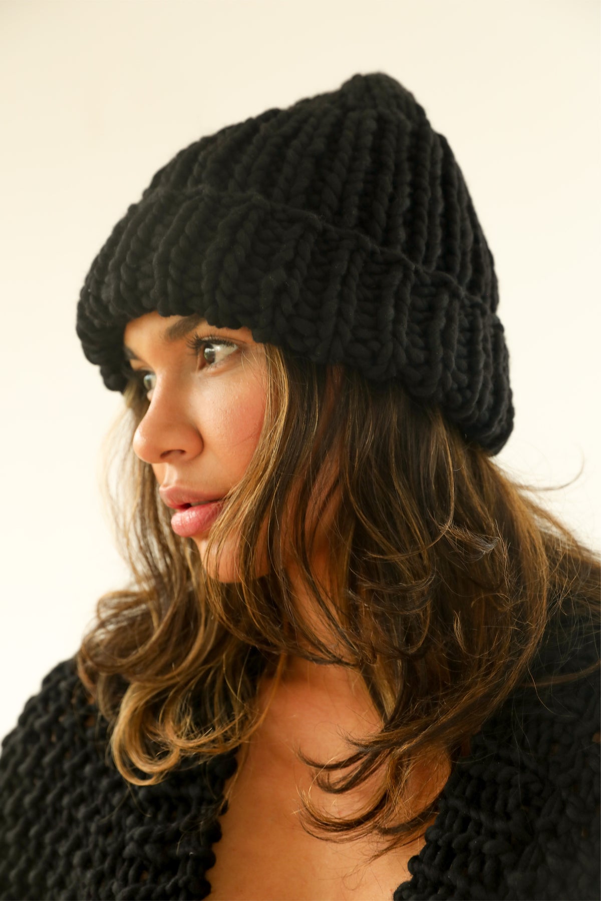 HAND KNITTED MERINO WOOL BEANIE / BLACK